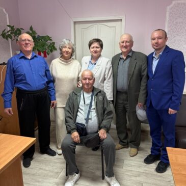 Поздравляем наших почетных участников шахматного клуба «На коне к здоровью и долголетию» с днем добра и уважения!
